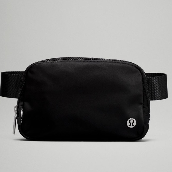 lululemon athletica Handbags - NWT Lululemon Everywhere Belt Bag Large Black